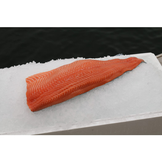 Laxfil&eacute; med skinn d-trimmad 1,1-2,4kg