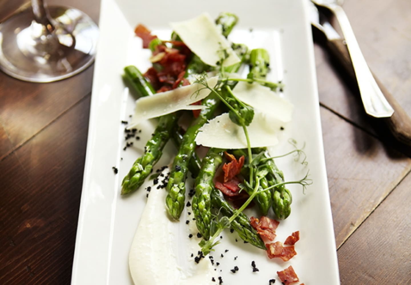 Grön sparris med parmesancrème