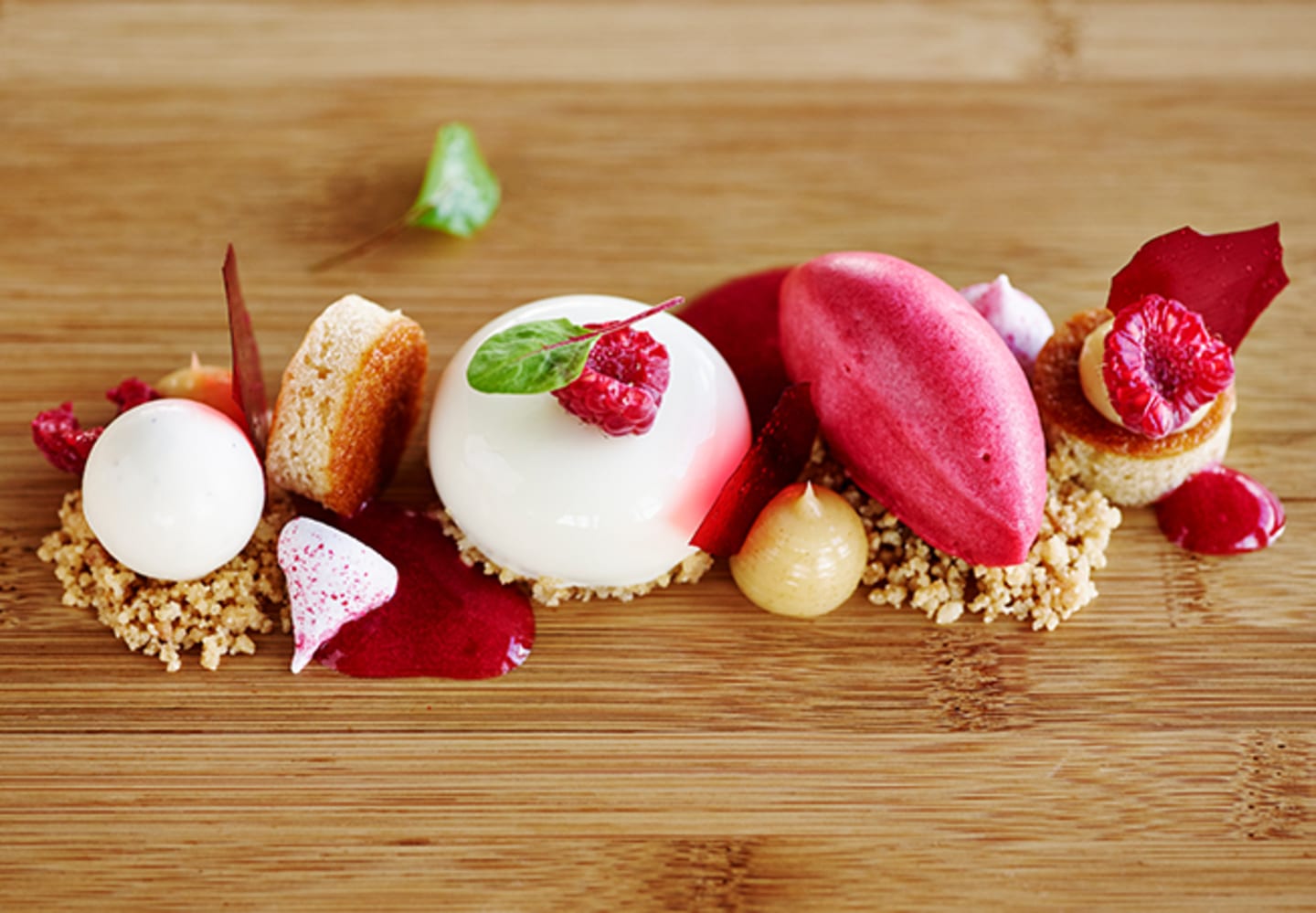Hallon- och champagnedessert