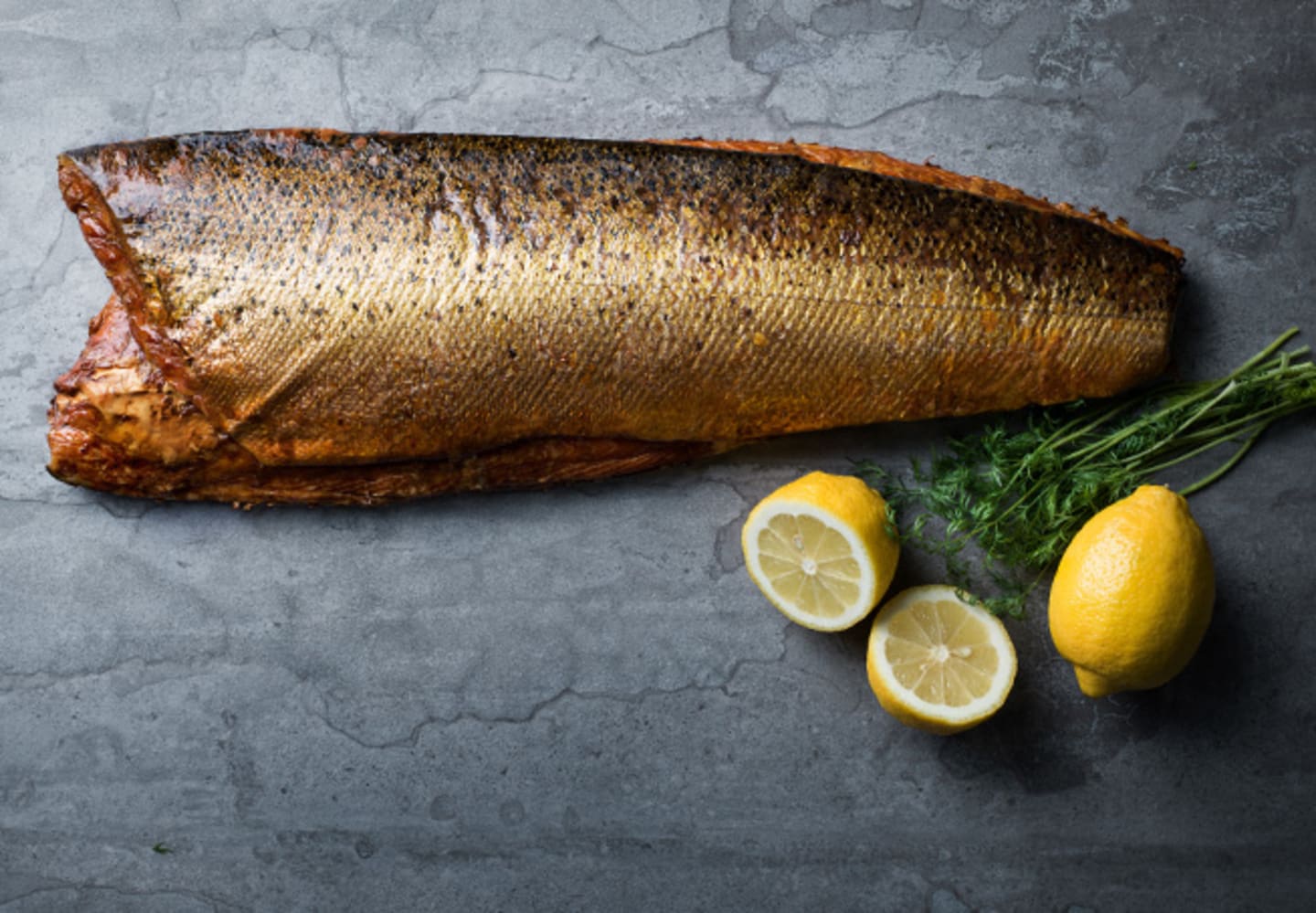 När vi styckar fisk blir det ofta stjärtbitar över (för att vi ska få finare bitar att servera). Vi fryser in stjärtbitarna och när vi fått ihop tillräckligt mycket används de till en härlig fiskgryta i personalmatsalen.