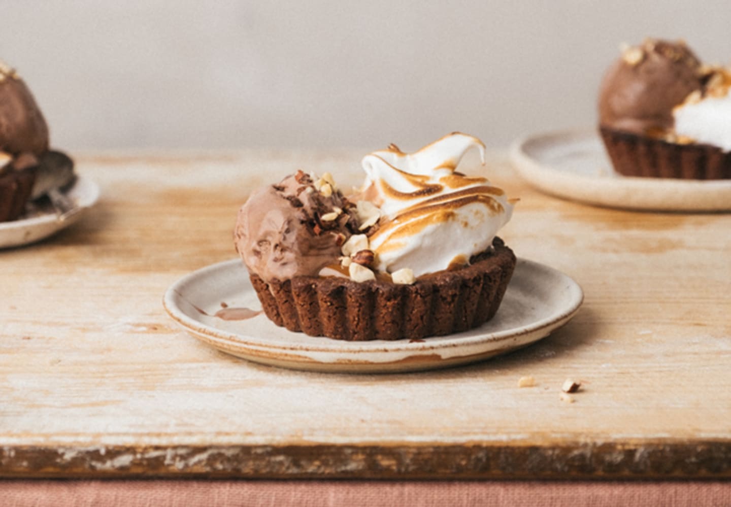 Chokladtarte med chokladglass, dulce de leche och bränd maräng