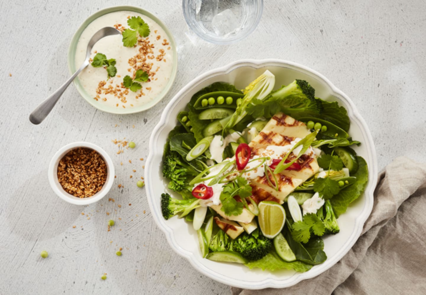 Pannoumisallad med sesamdressing