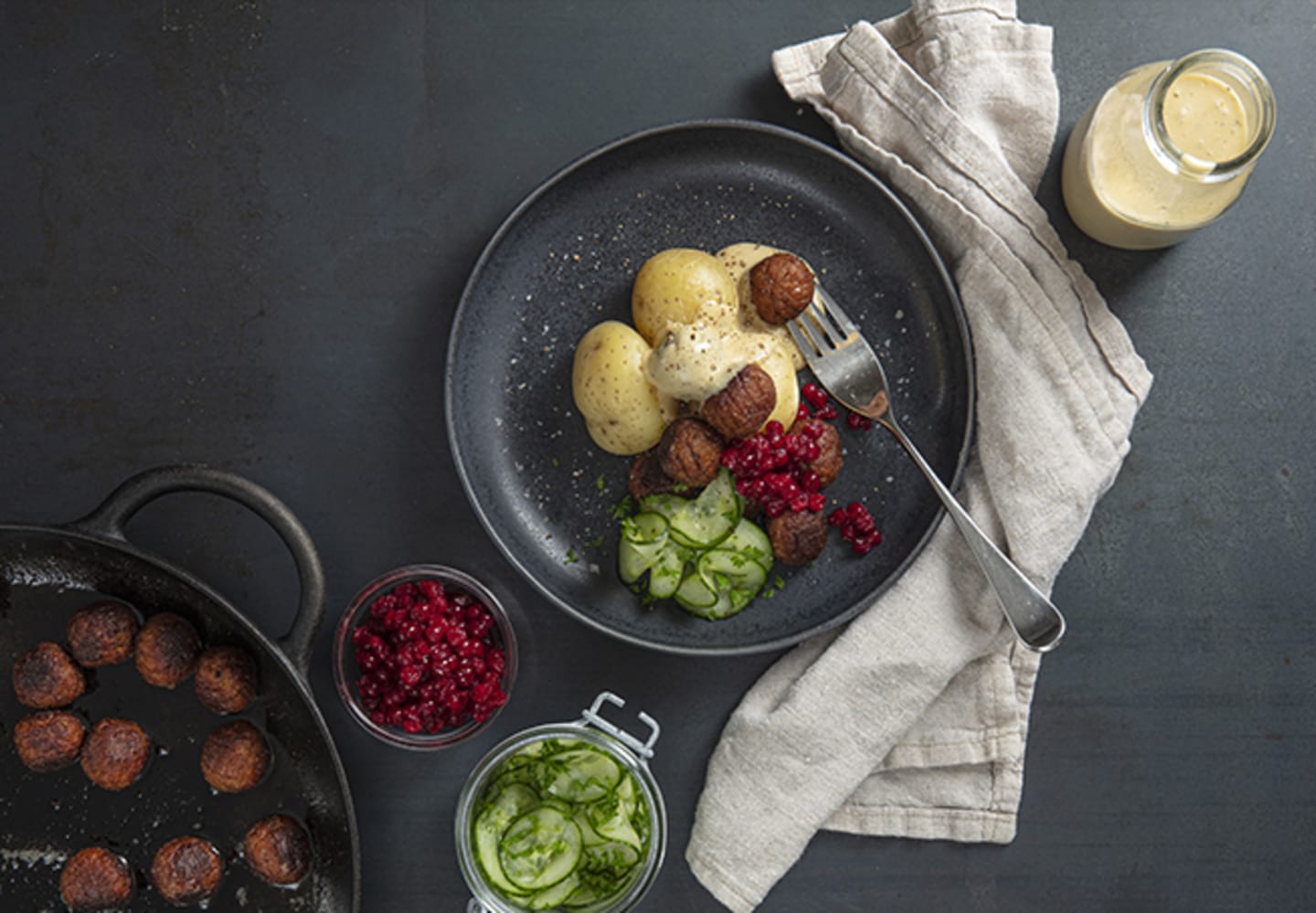 Vegobollar med gräddsås