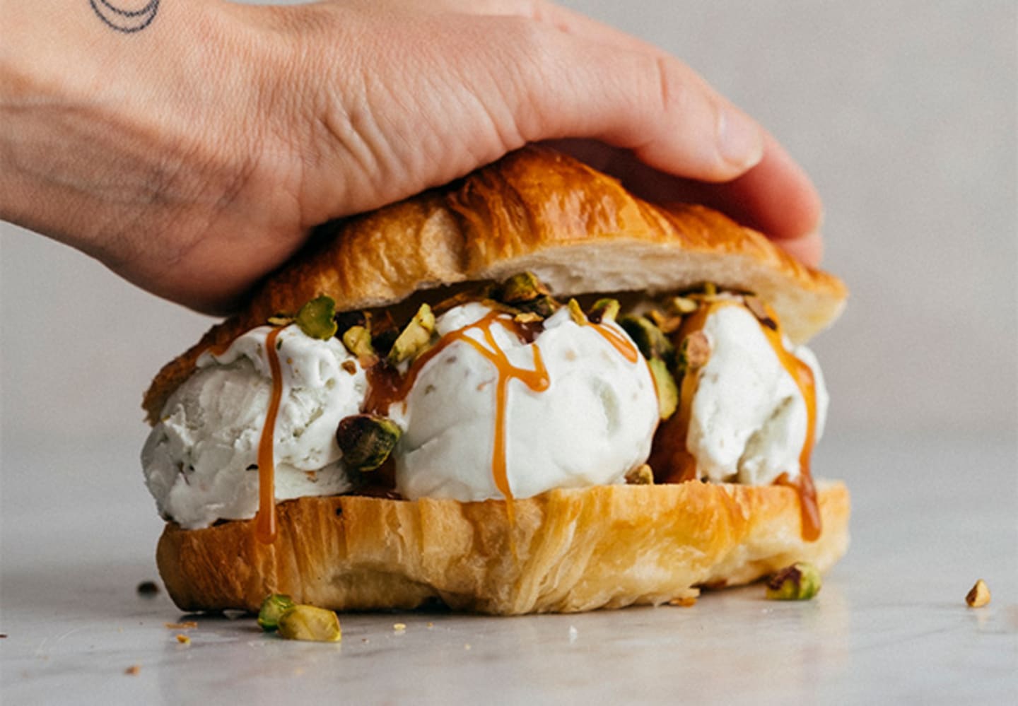 Pistageglass i croissant
