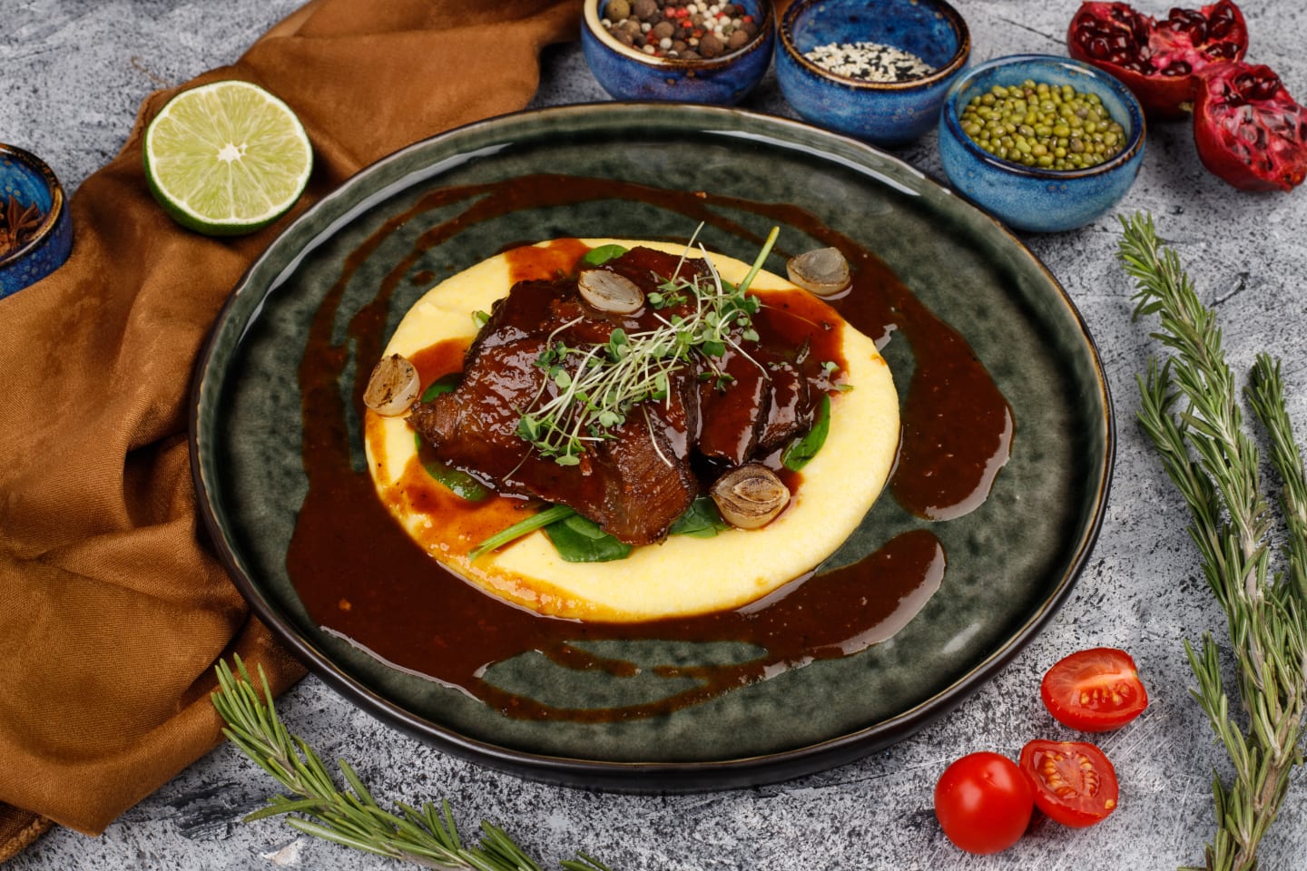 Nattbakad oxkind med potatispuré och portvinsky