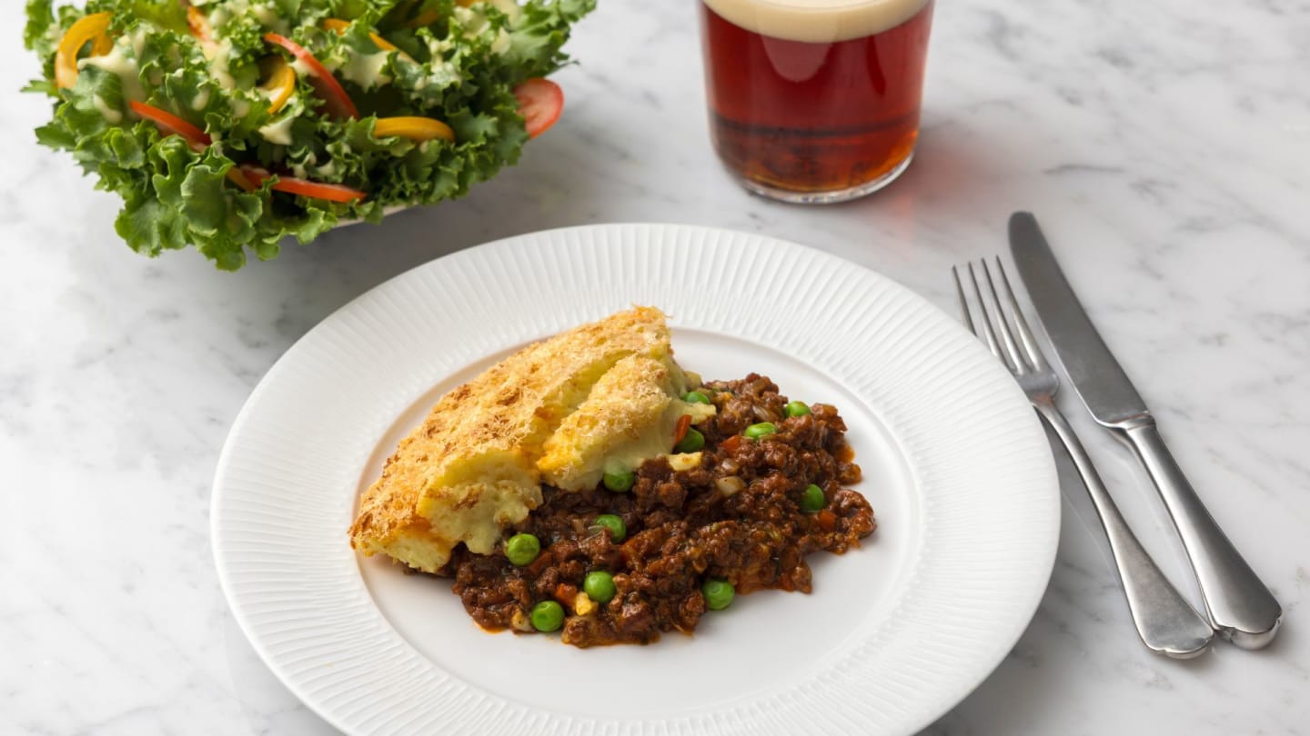 Shepherd’s pie på vildsvin med krispsallad och dijondressing