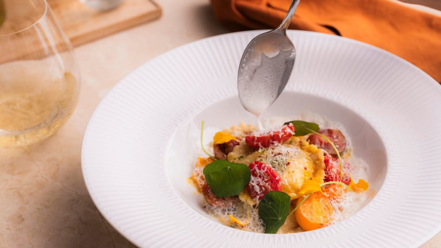 Ravioli med ricotta, spenat och tomater