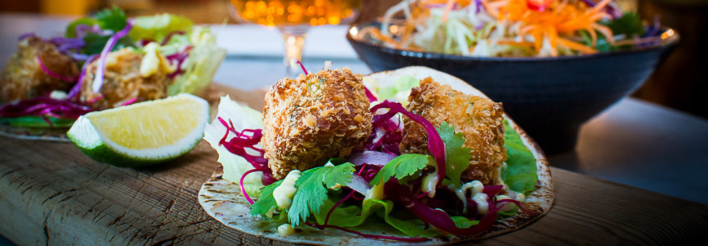 Succé för burgare och fritters på braxenfärs på Urban Deli