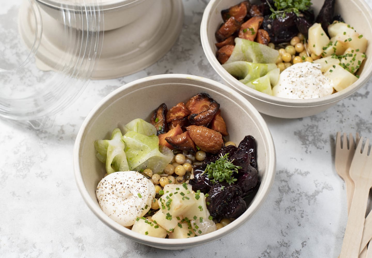Gulärtsbowl med rostad rödbeta