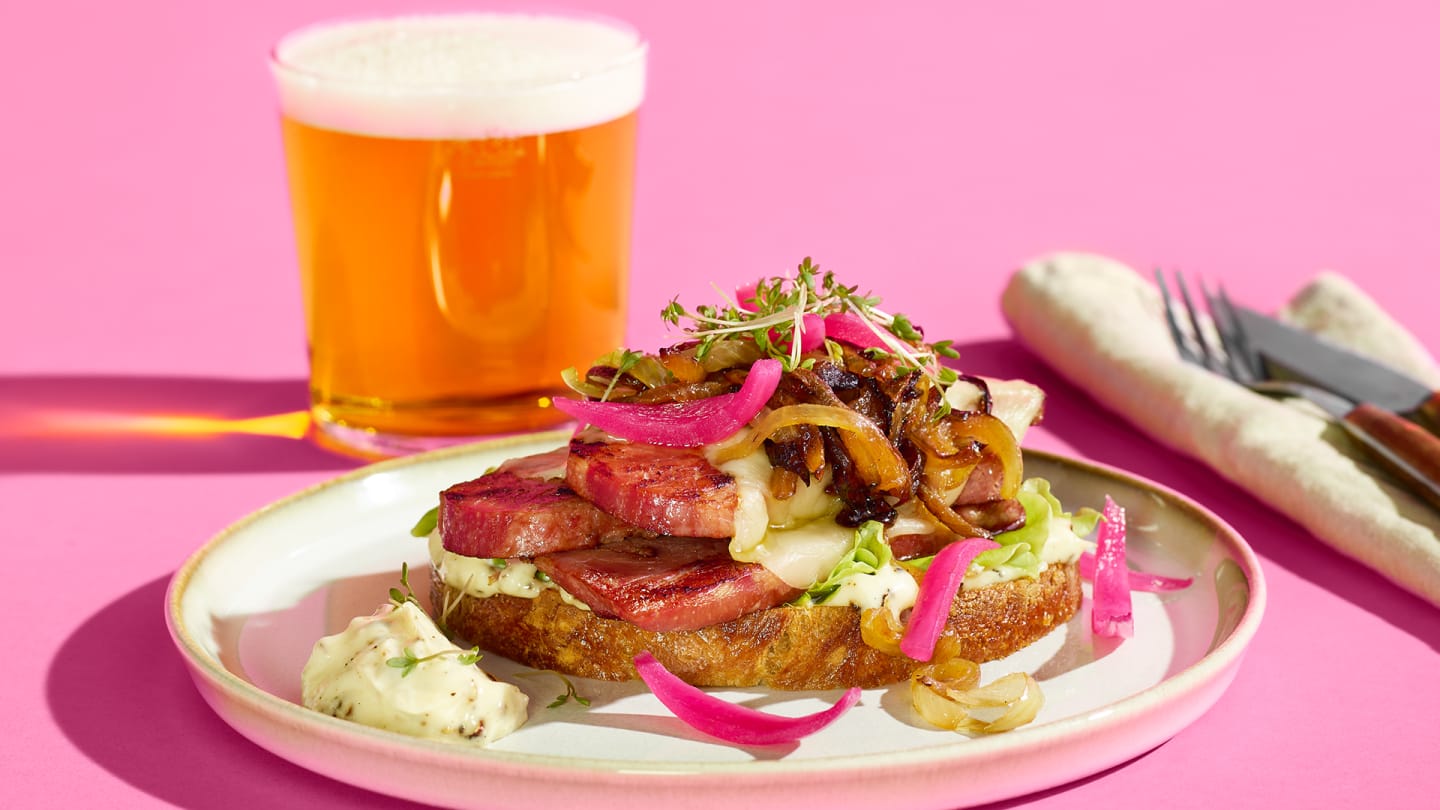 Krispig levaintoast med oxbringa