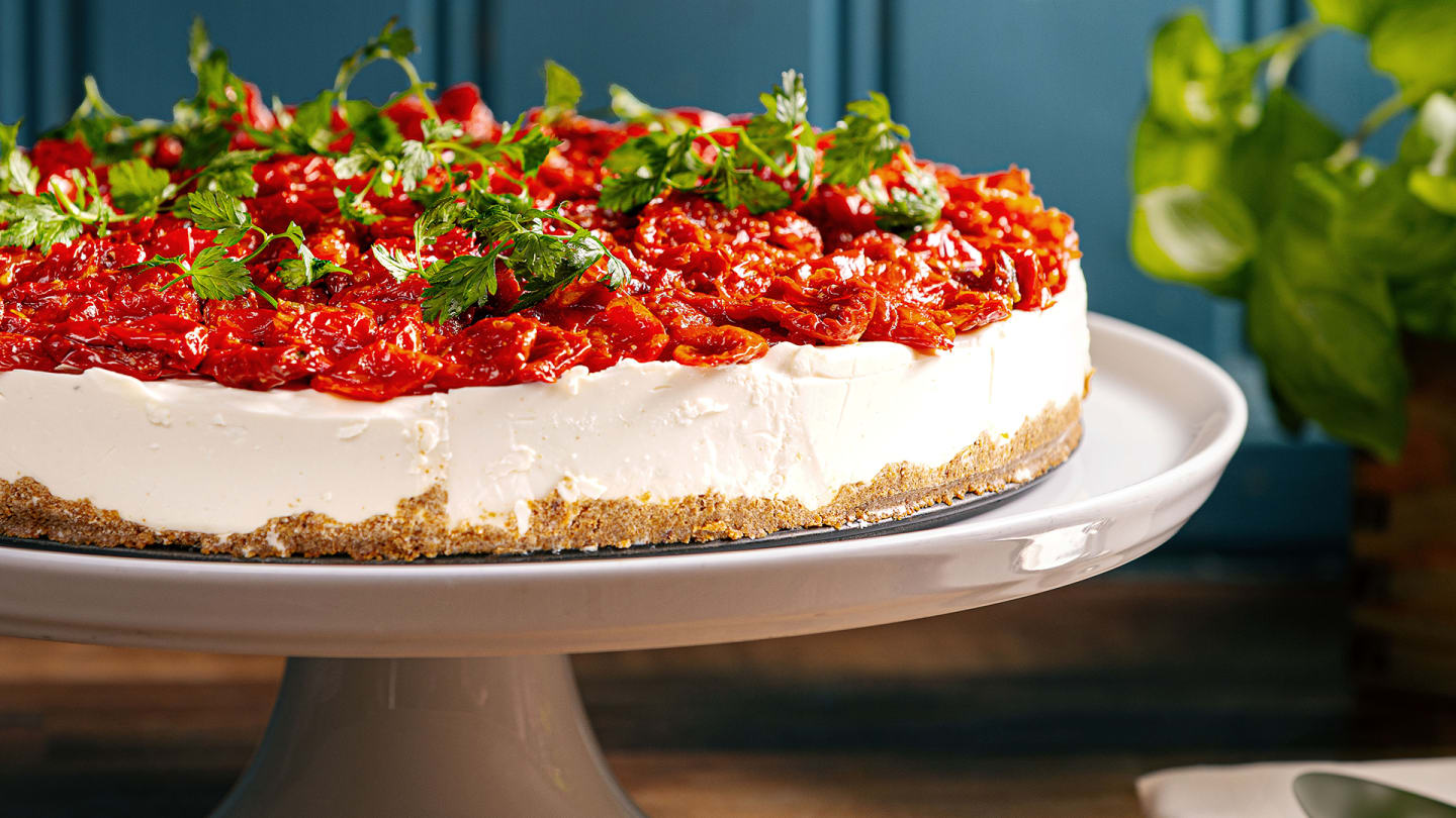 Cheesecake med salladsost och semitorkade körsbärstomater