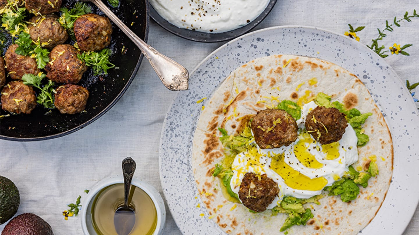 Lammfärsbullar med fetayoghurt