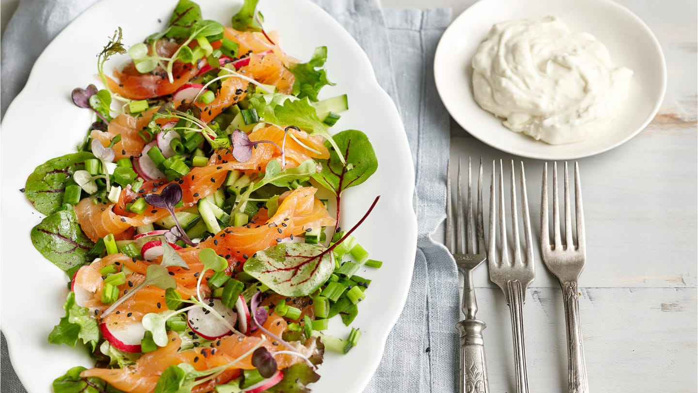 Laxsallad med ingefärskräm