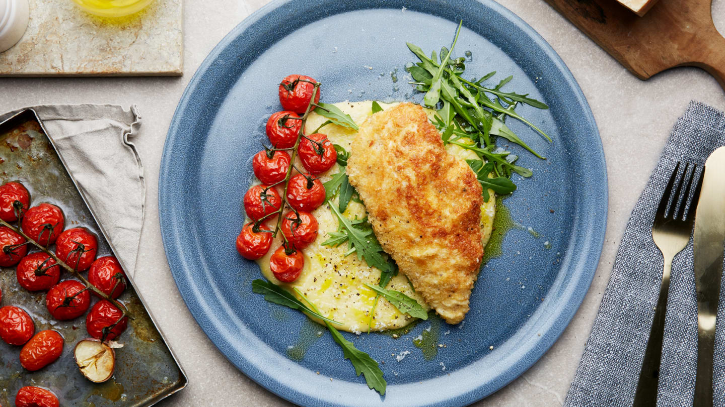 Parmesanpanerad majskycklingbröstfilé med krämig polenta