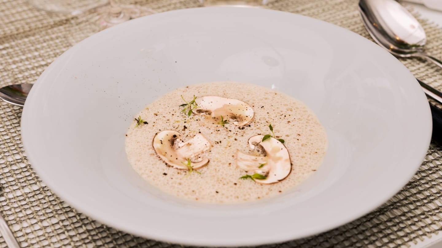 Krämig skogssvampssoppa med portvin och tryffel