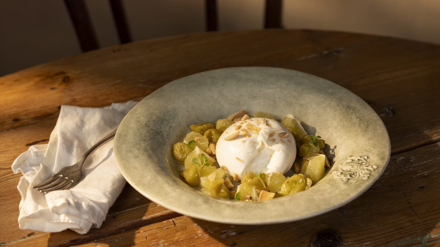 Bakade vindruvor med burrata och citron