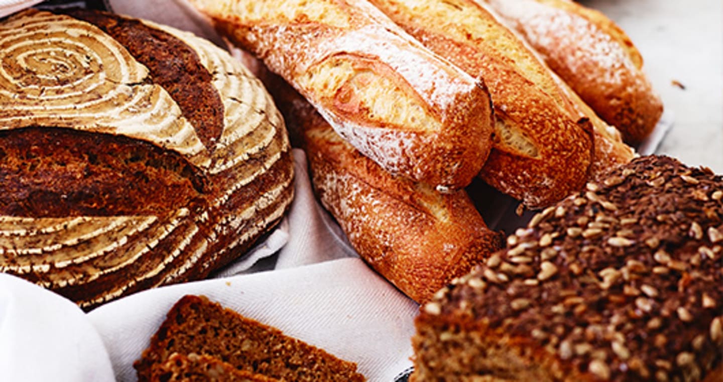 Här hittar du bland annat bra färdiggräddat bröd, kex till ostbrickan och riktigt goda desserter till caféserveringen.