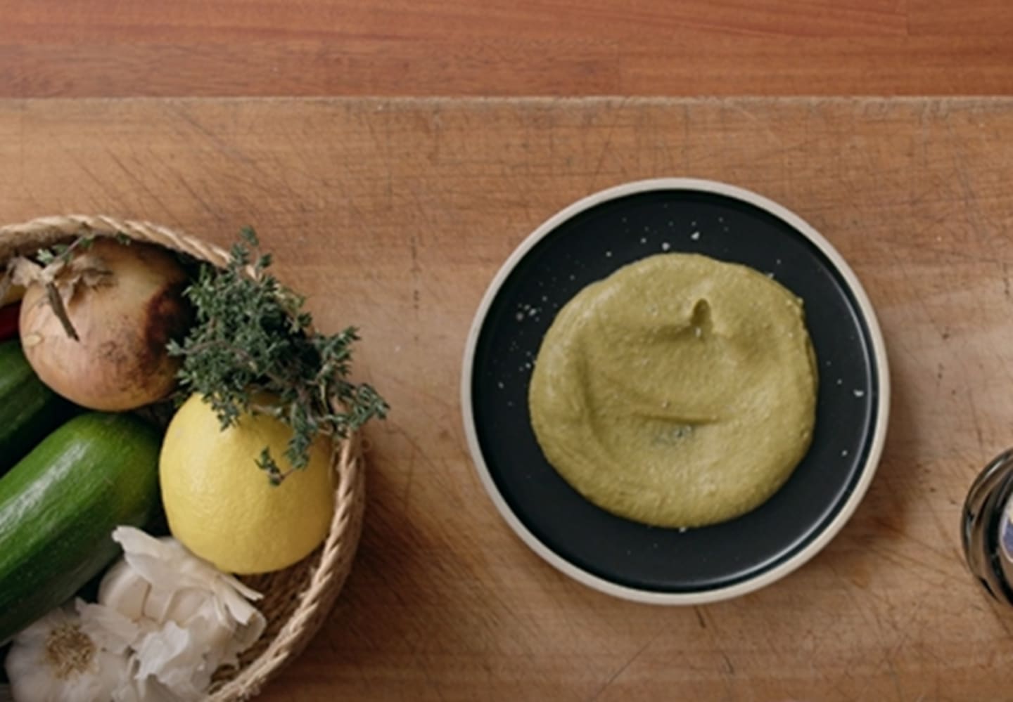 Zucchinikräm med rostad vitlök