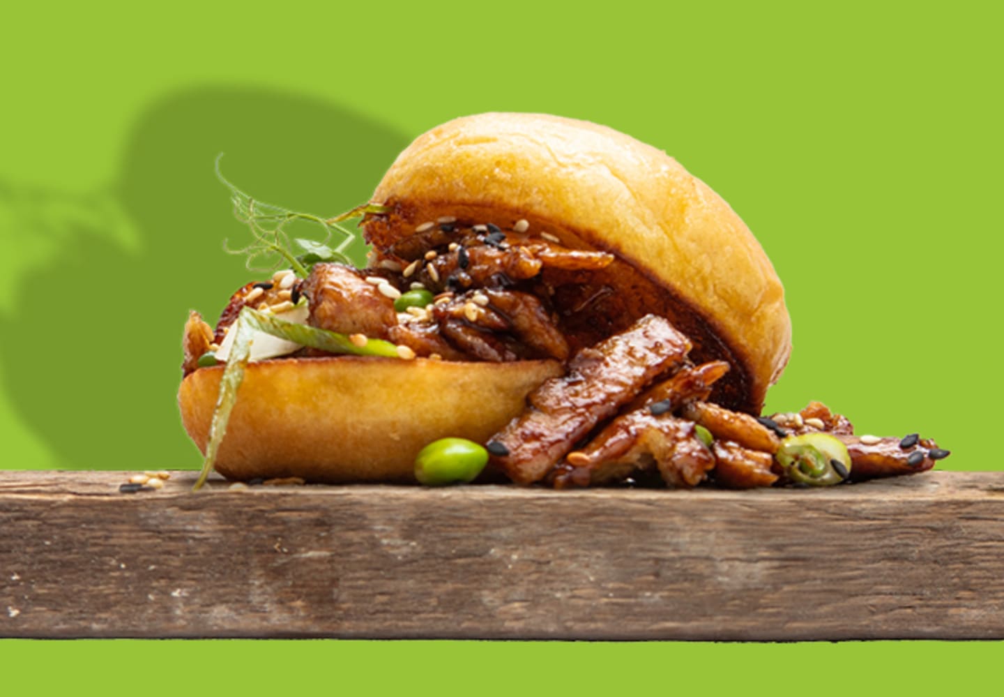 Slider med Pulled Green Teriyaki, sojabönor och rostade sesamfrön