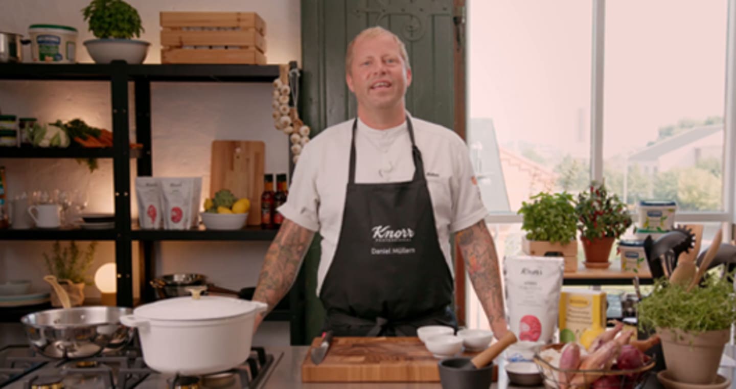 Videominiatyr: Här tillagar Daniel en klassisk pepparsås