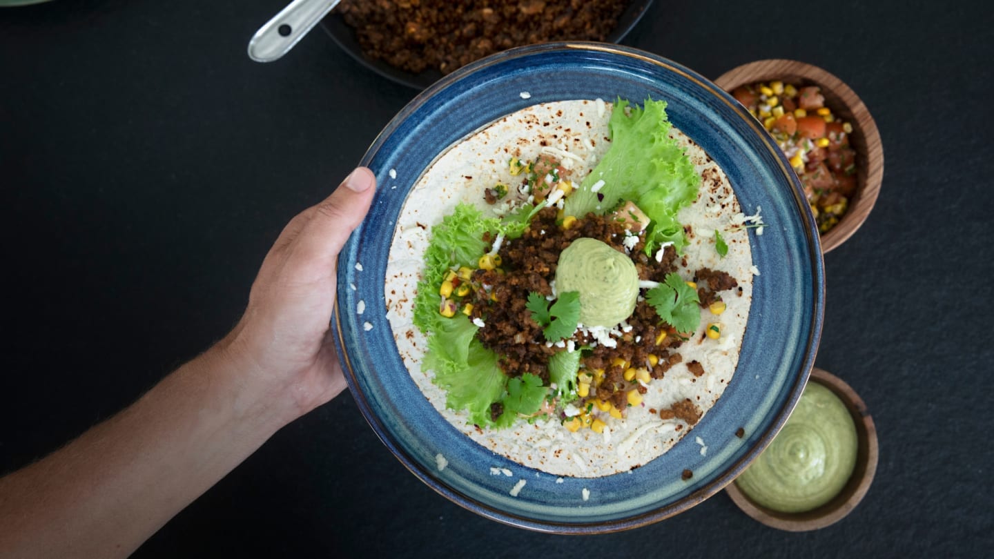 Tacofärs med falsk guacamole, tomat- och majssalsa