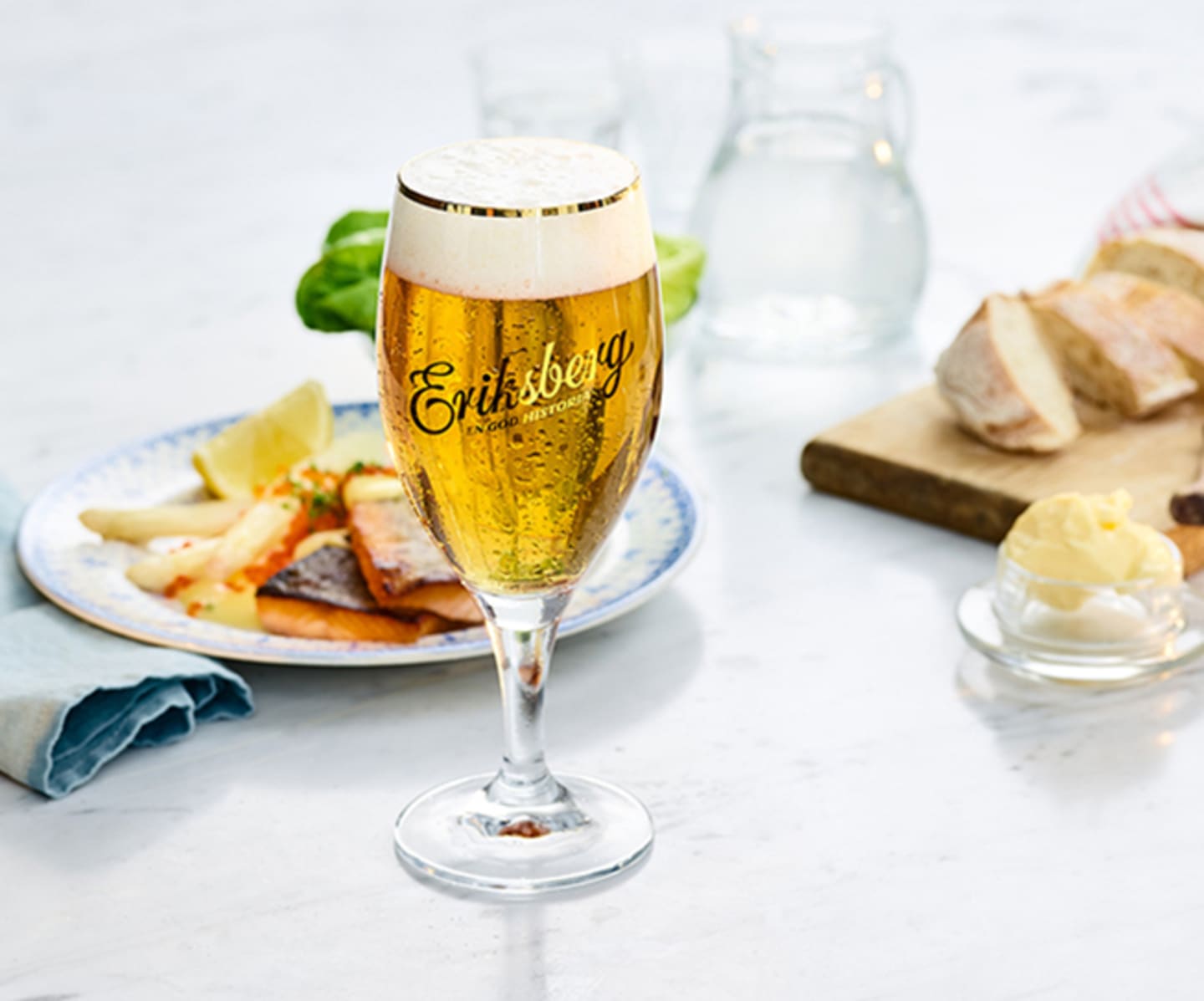 Rödingfilé med vit sparris, brynt smörhollandaise och forellrom