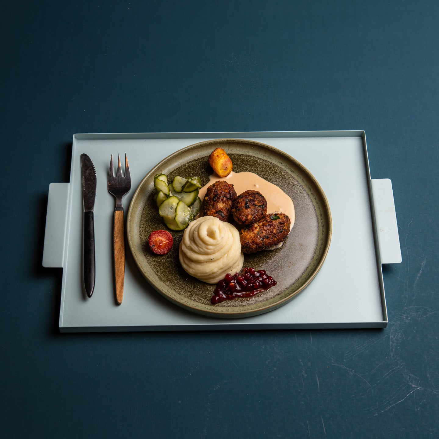 Persiljejärpar med kokt potatis, gräddsås och lingonsylt