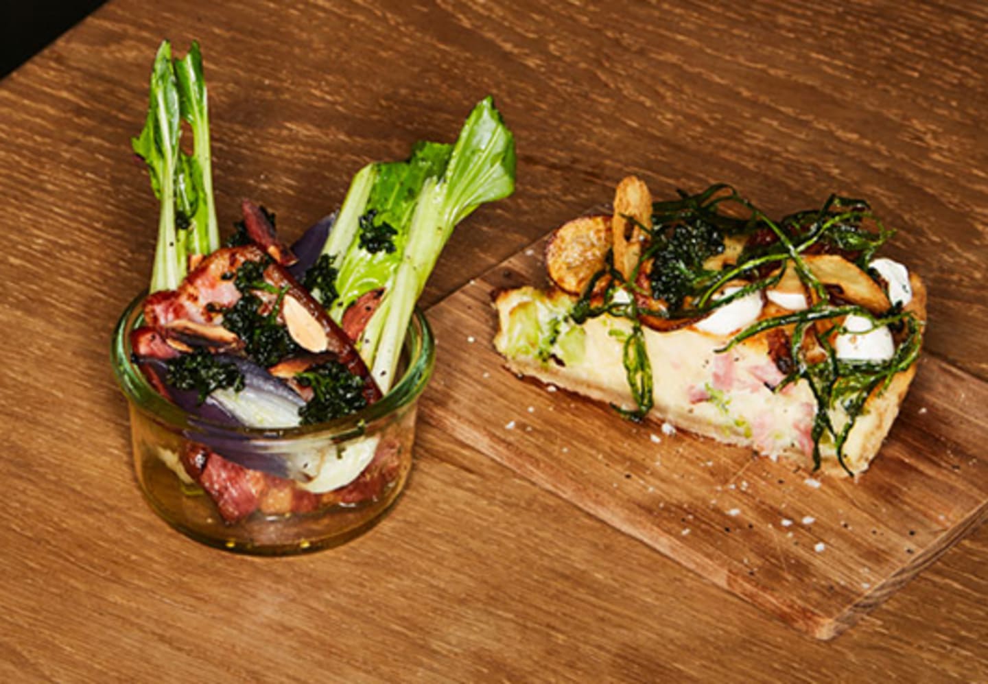 Felix® Bacon- & broccolipaj med rökt fläsk, pak choi, friterad färskpotatis och crème fraiche
