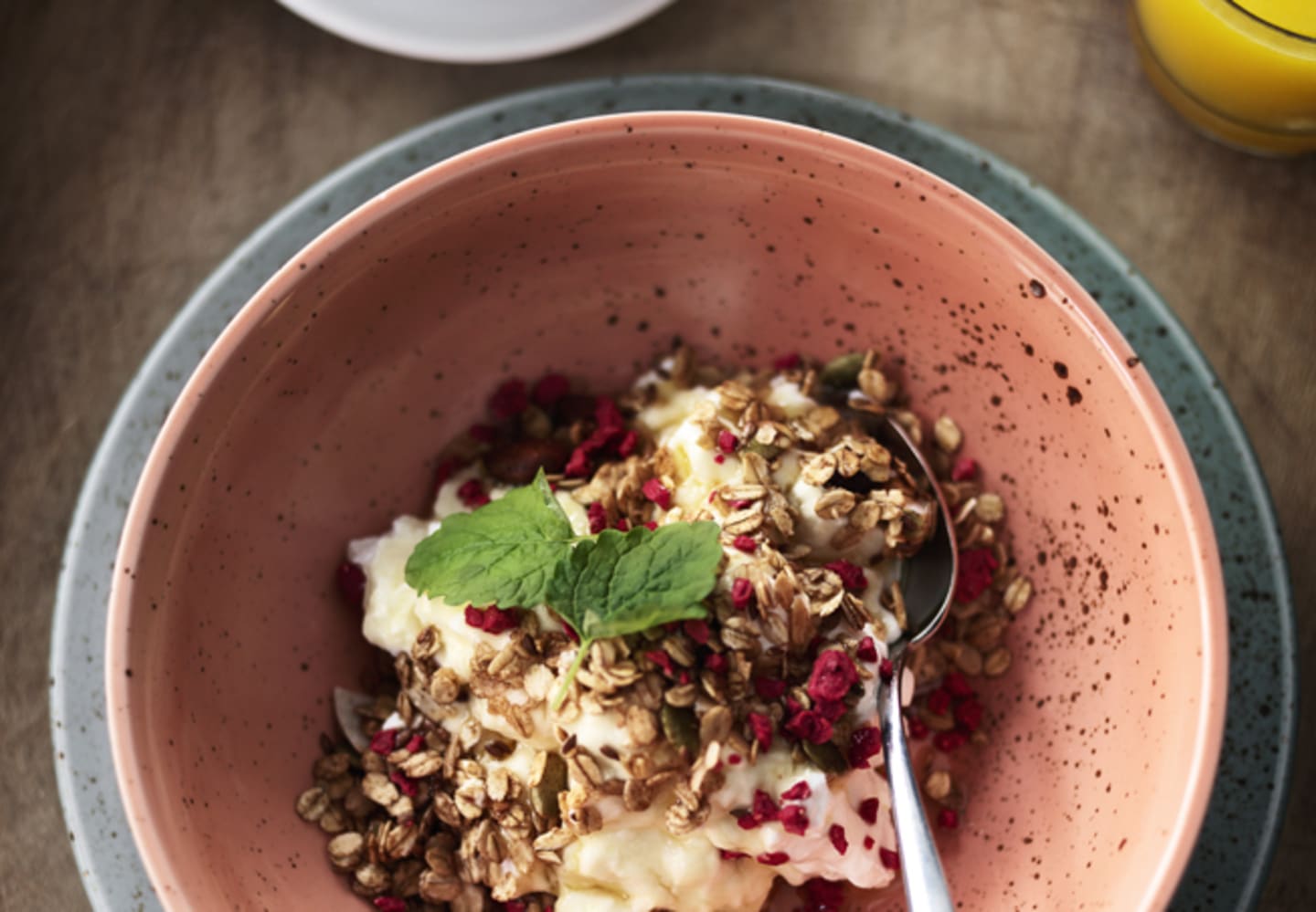 Granola med tranbär och blåbär
