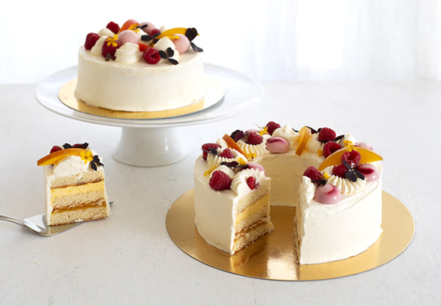 Tårta med mangomousse och hallonpannacotta
