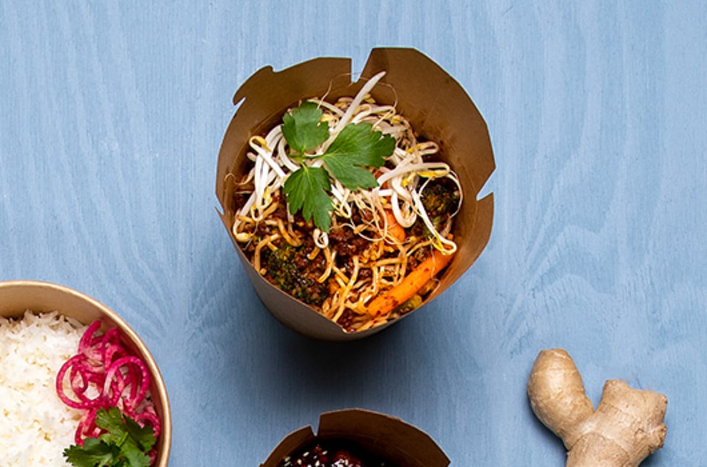 Fläskfärswok med wokgrönsaker och äggnudlar