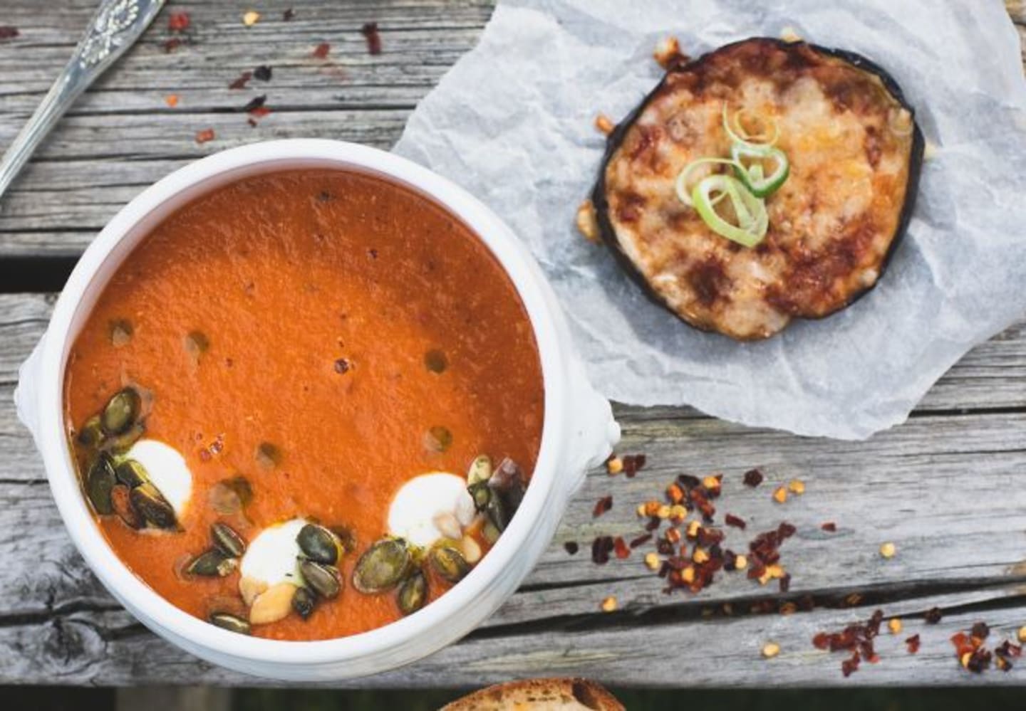 Tomatsoppa med auberginepizza