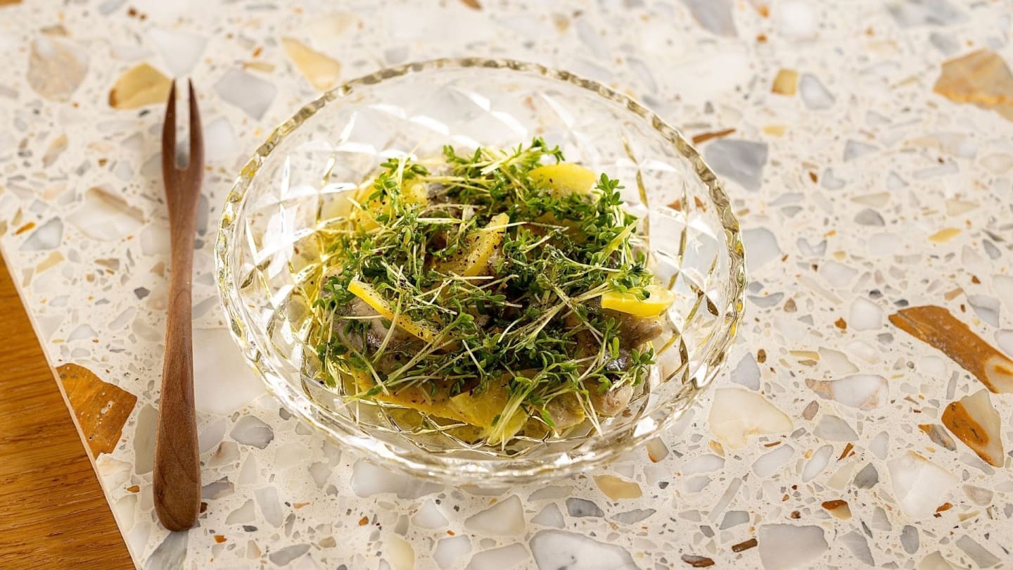 Citrusströmming med saltad citron, timutpeppar och krasse