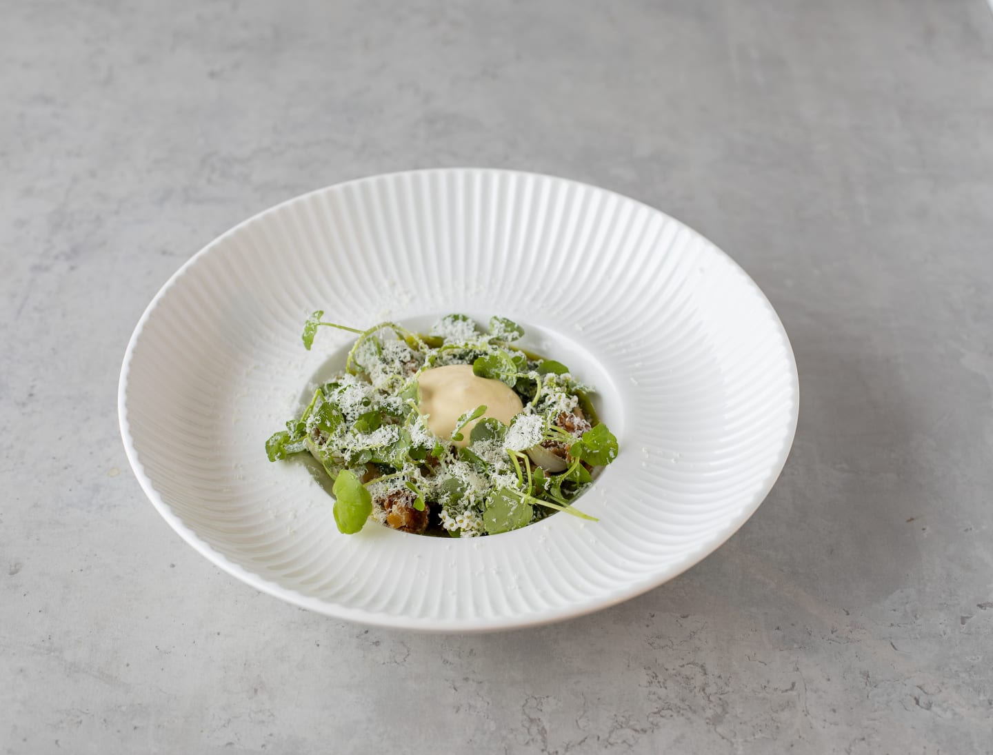 Gnocchi med vita bönor, svamp, svensk gremolata och brynt smörskum