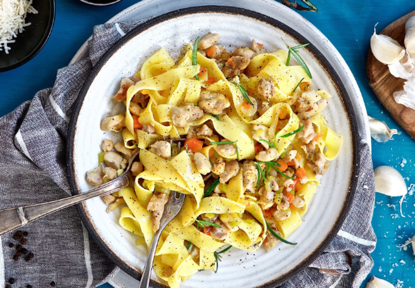 Kycklingragu med rosmarin och pappardelle