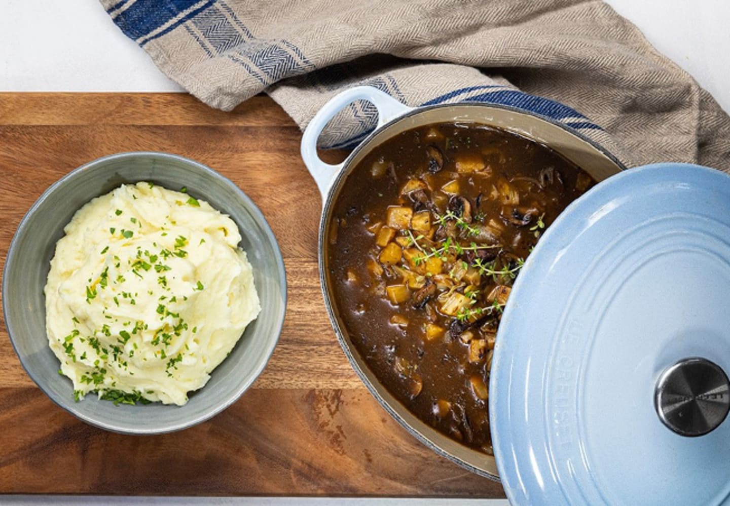 Vitkålsboeuf med potatispuré