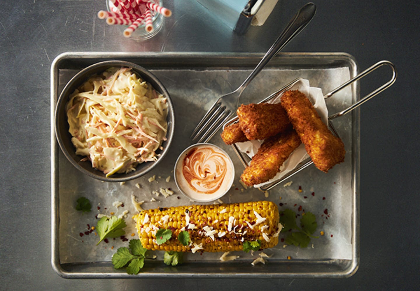 Friterad Pannoumi med coleslaw och chilidipp