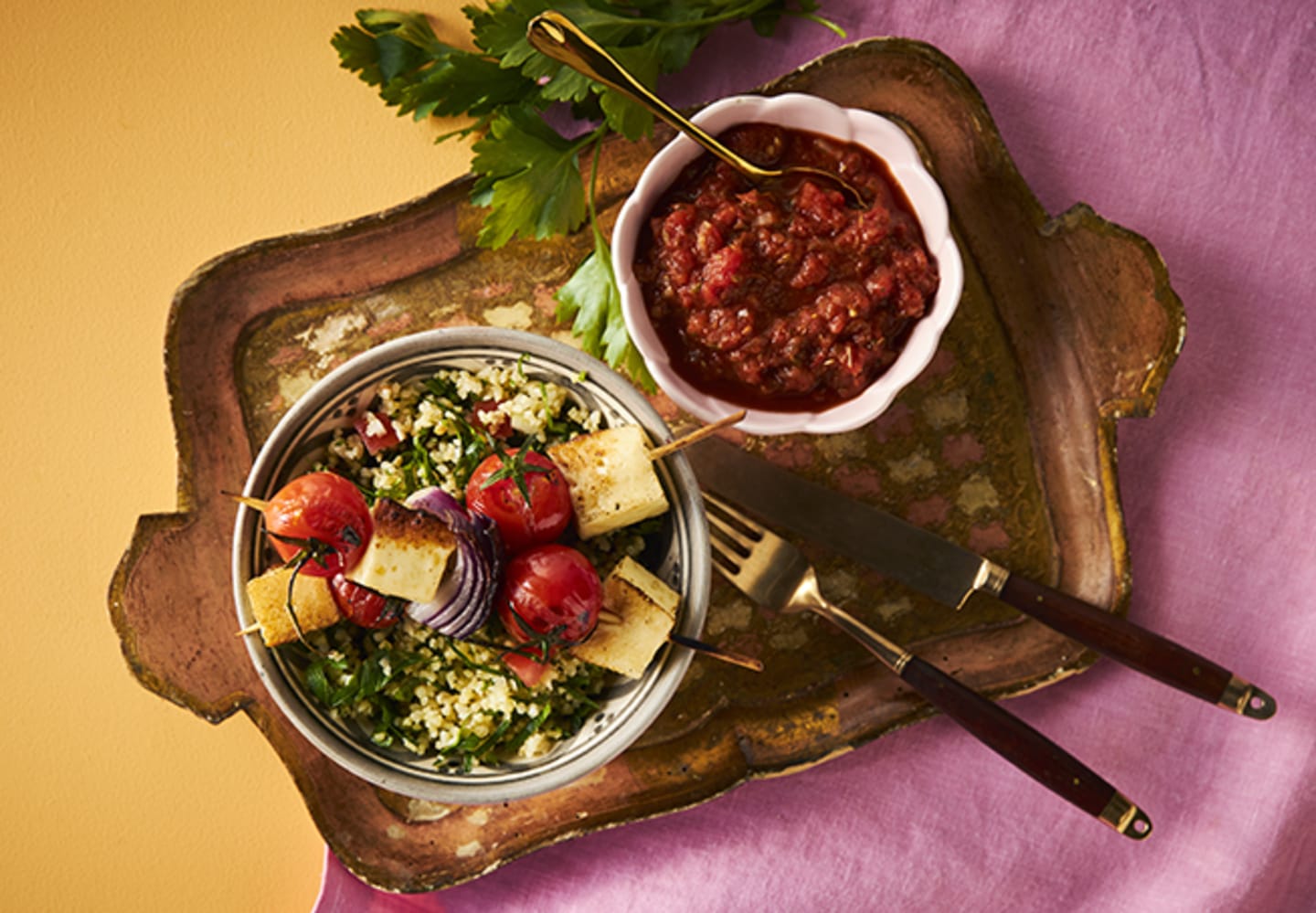 Pannoumispett med salsa och tabboulé