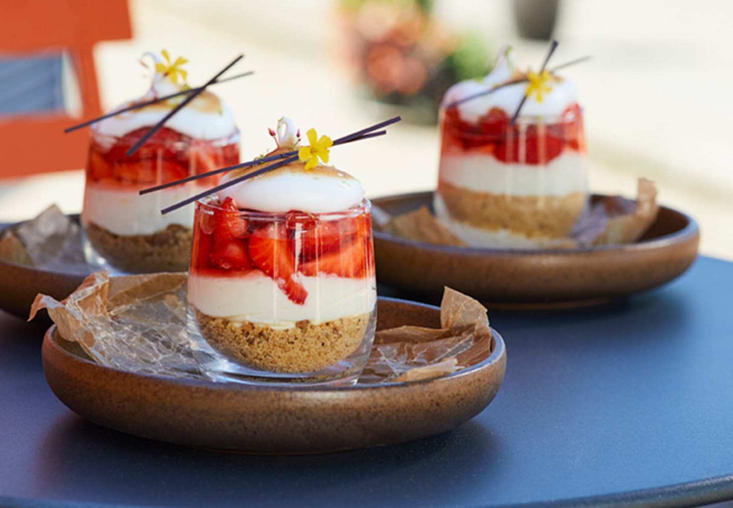 Jordgubbsdessert i glas