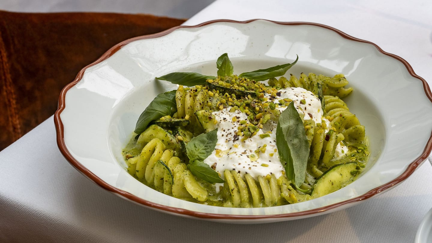 Pasta med pistagepesto och stracciatella