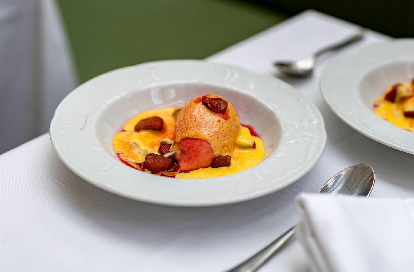 Rabarberkompott med rabarbersorbet och sabayonne