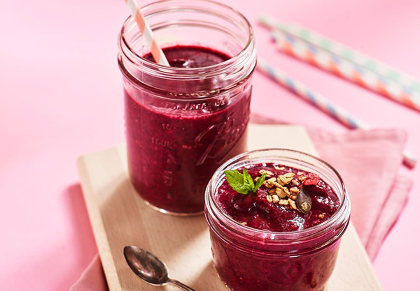 Fryst smoothie på jordgubb, blåbär, banan, äpple och havredryck