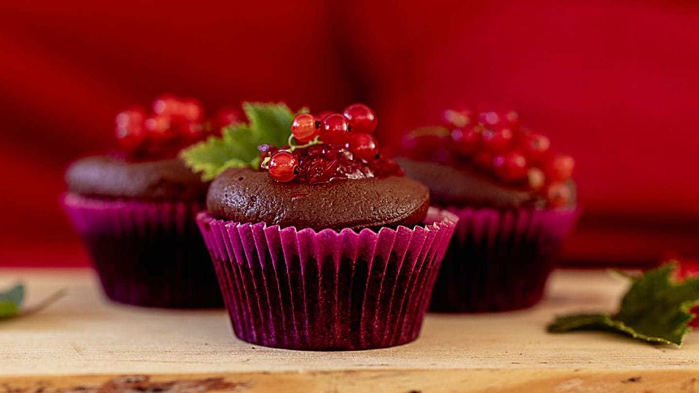 Chokladmuffins med röda vinbär