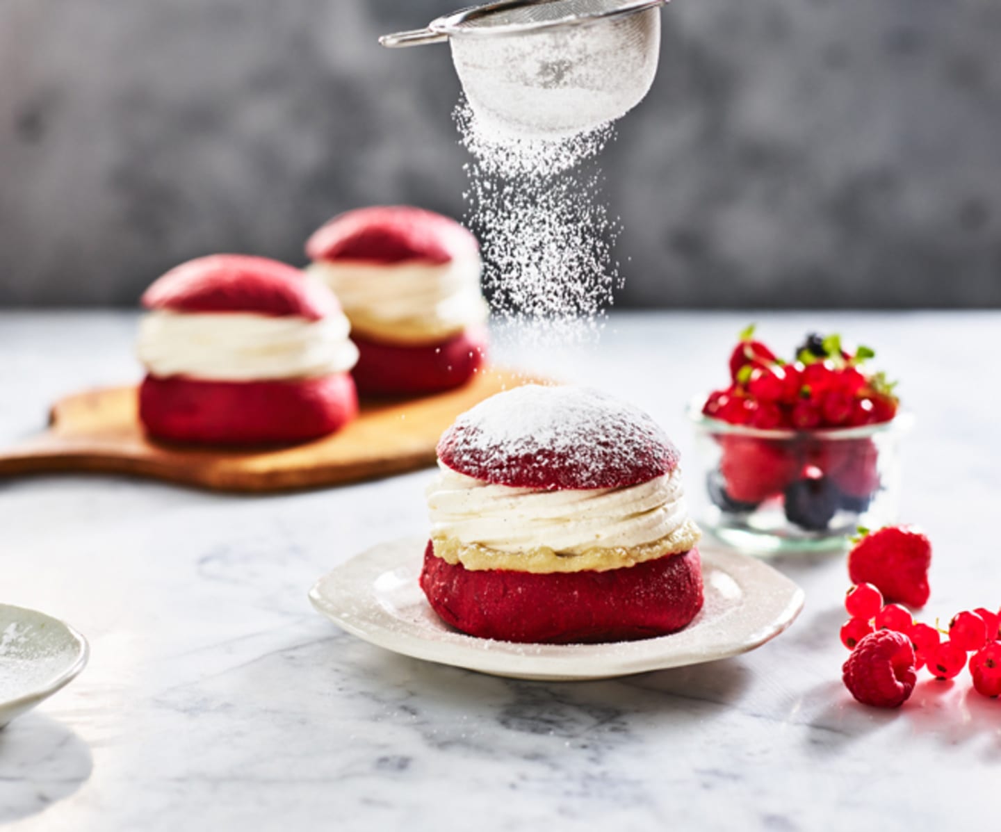 Red velvet-semla