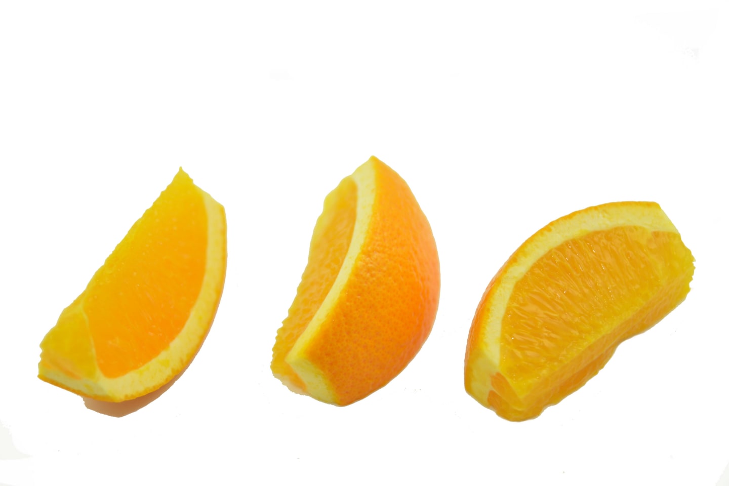 Apelsin klyftad med skal 1kg