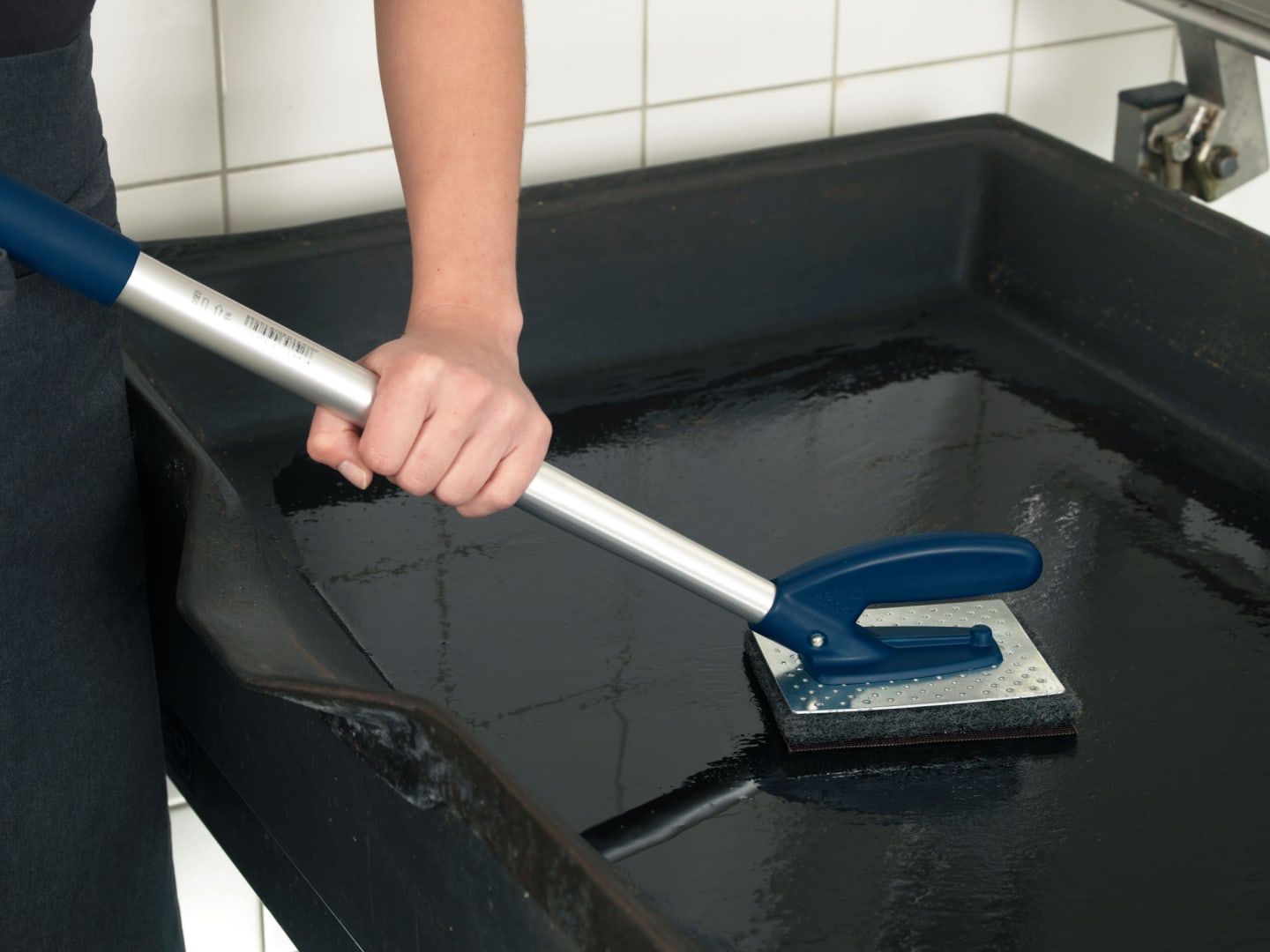 Grillpadkit m hållare, nät och skurblock - Bild 1 av 2