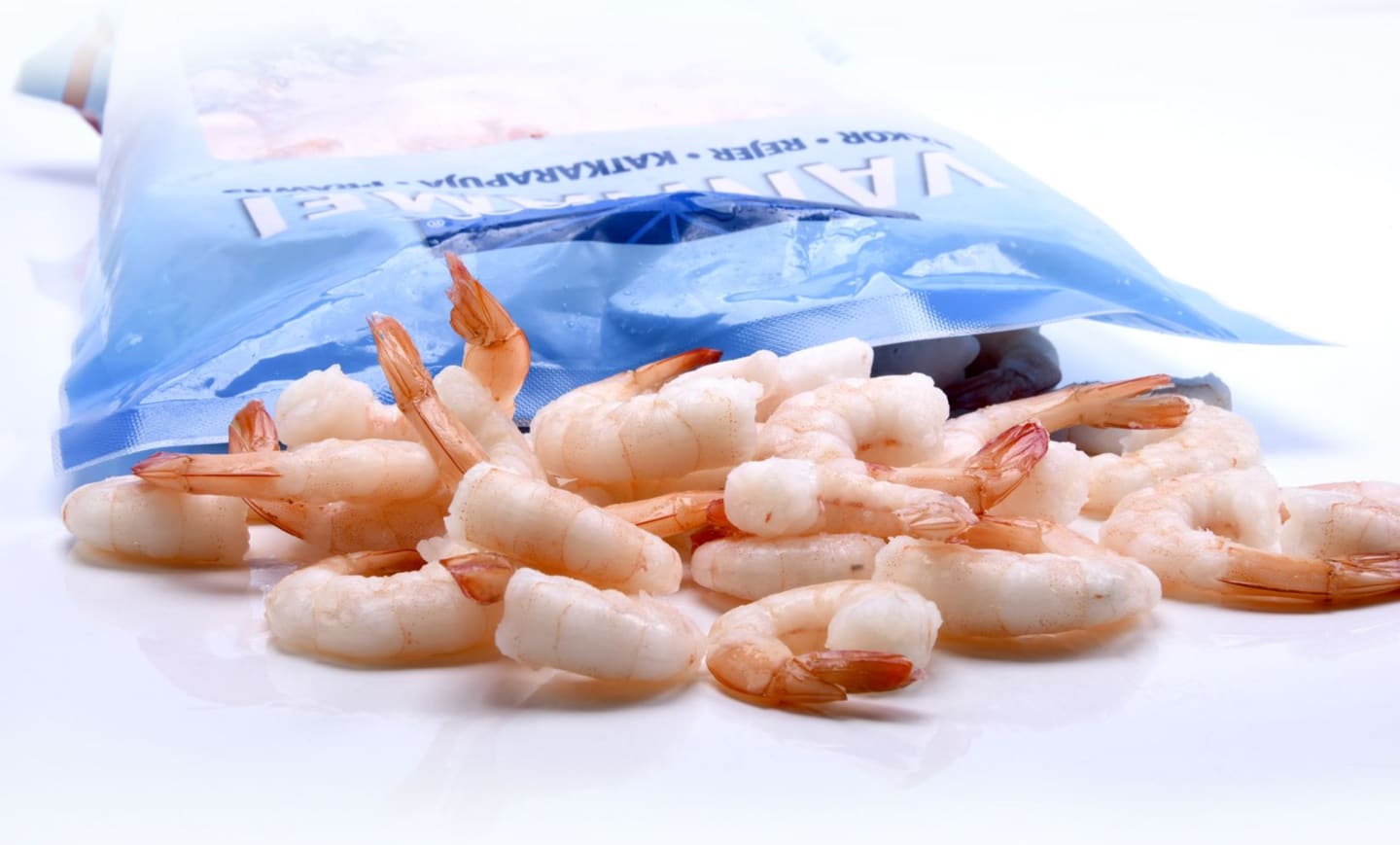 Xotinim meni qinimdan birovning spermasini yalashga majbur qildi.