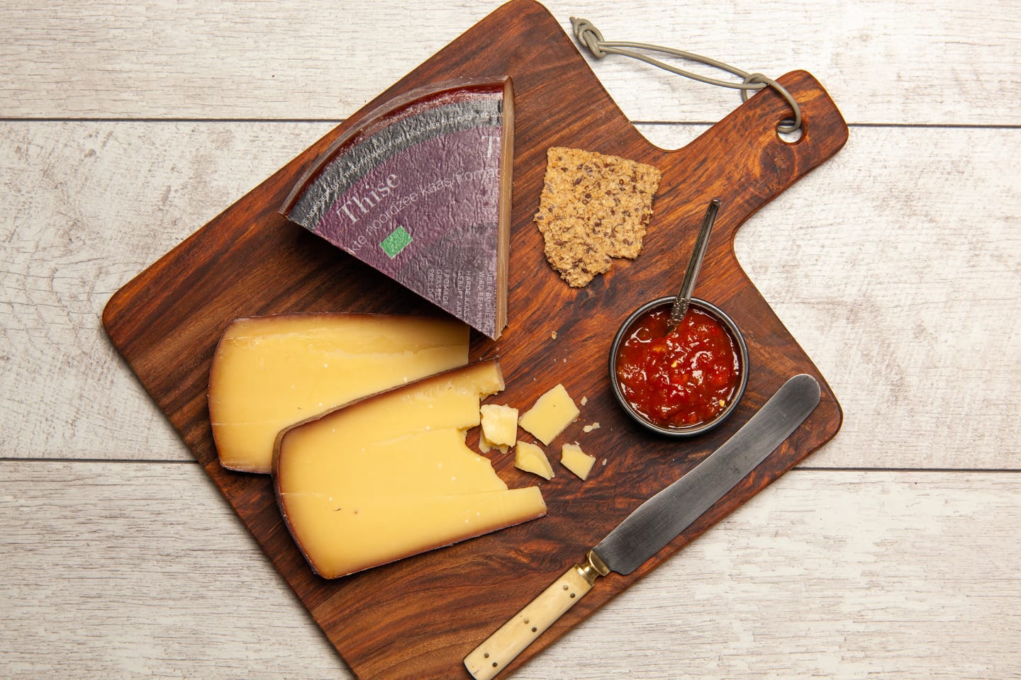 Vesterhavsost bokspånsrökt lagrad 1,7 kg - Bild 1 av 2