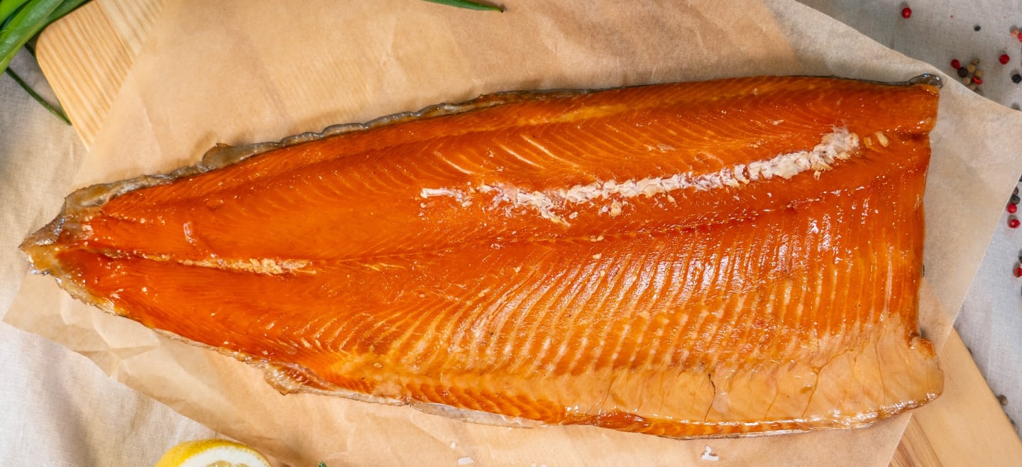 Regnbågslaxfilé varmrökt 700-1000g - Bild 1 av 2