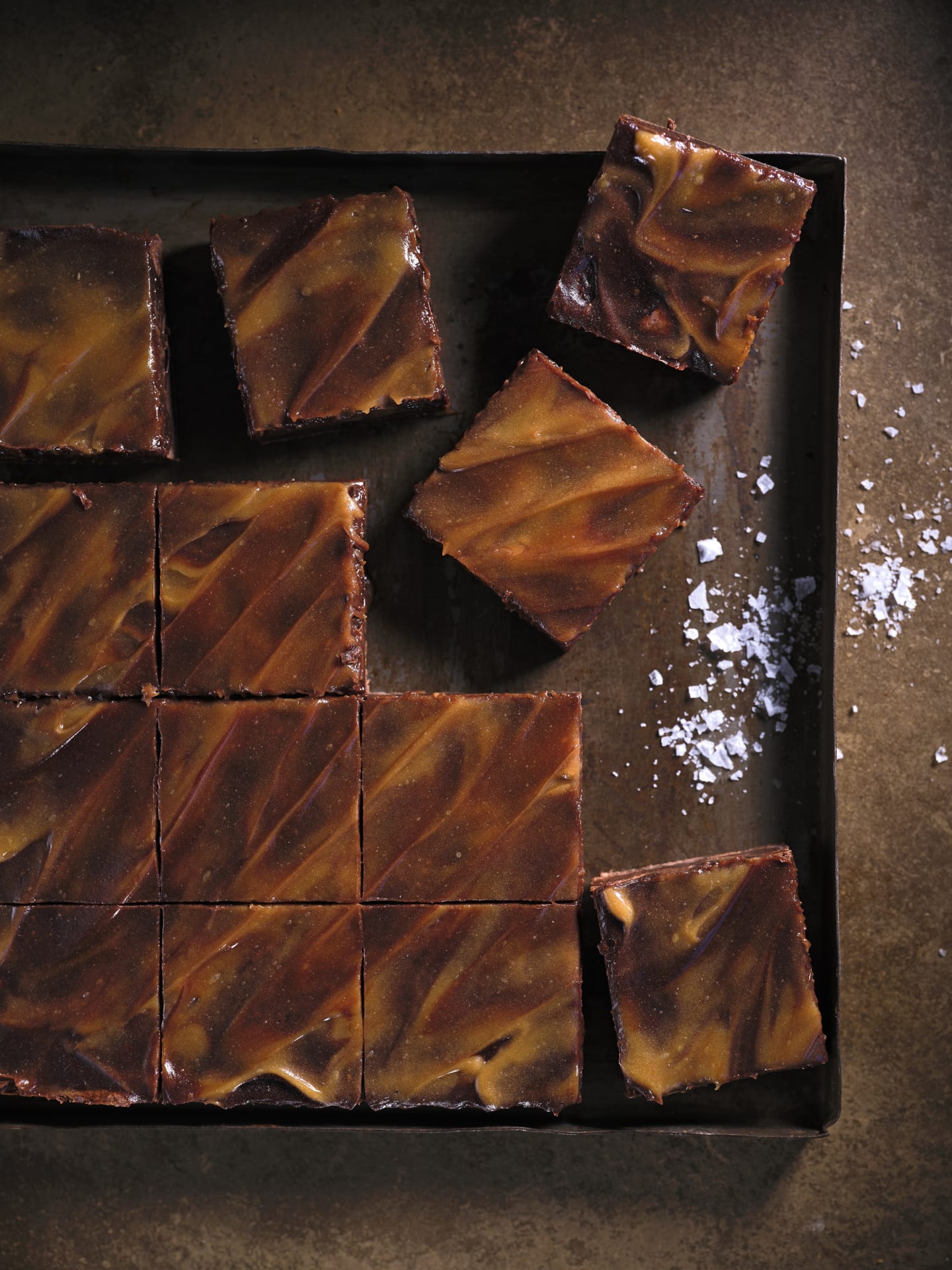 Vegansk Brownie Choklad Saltkola 16x90g - Bild 1 av 2
